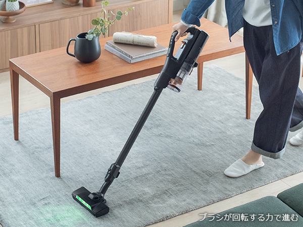 ブラシが回転する力で進む