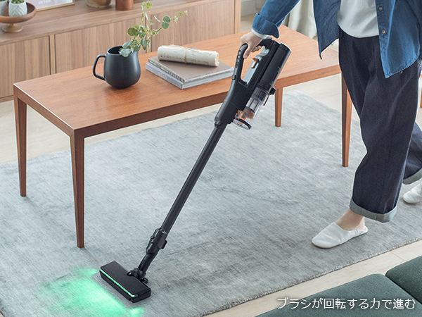 ブラシが回転する力で進む