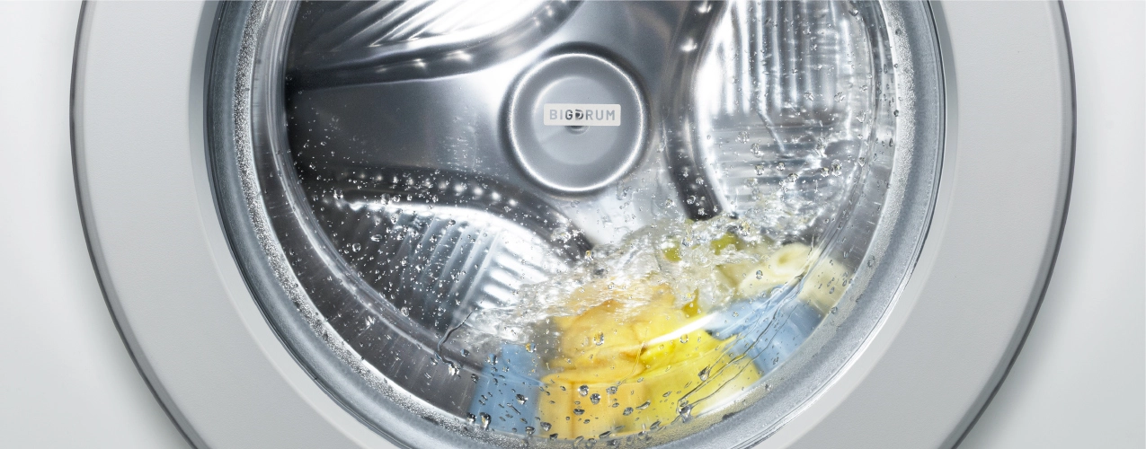 高濃度の洗剤液をすばやく浸透、隠れ汚れまで落とす。高濃度洗浄