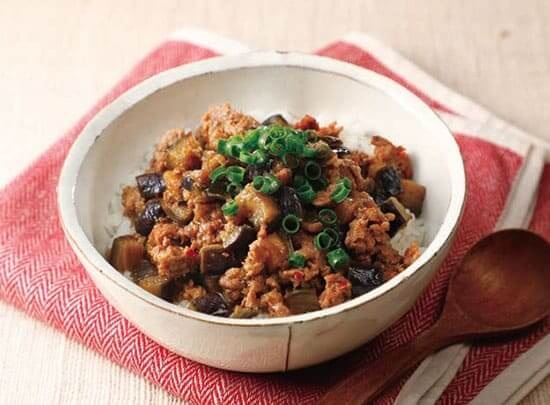 なすと豚ひき肉の甘みそ丼