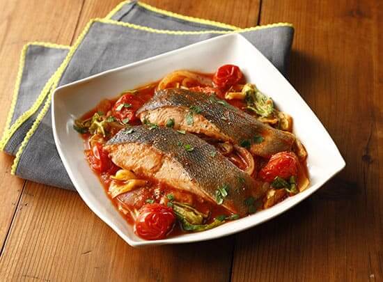 鮭のトマトパッツァ