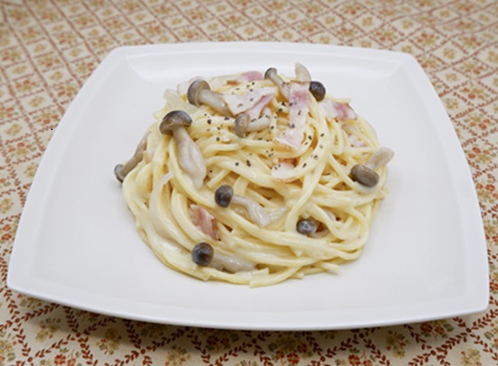 きのこのクリームソースパスタ
