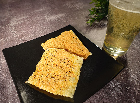 ☺レンジで簡単♪パリパリチーズせんべい☺ 