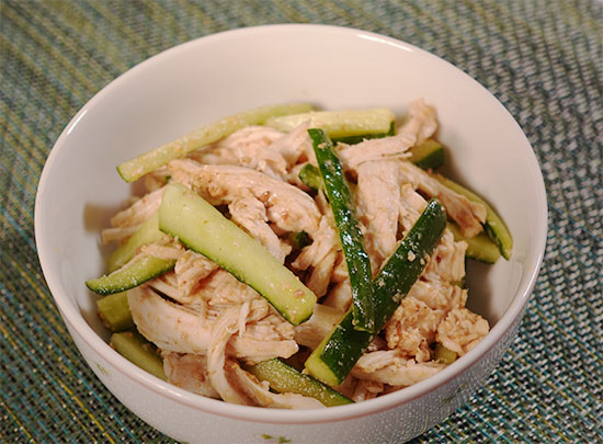 時短！鶏胸肉ときゅうりの棒棒鶏風サラダ♪