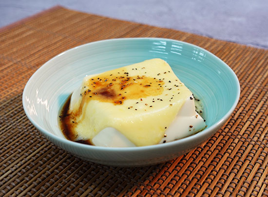 レンジでとろ〜りチーズと黒胡椒の温やっこ