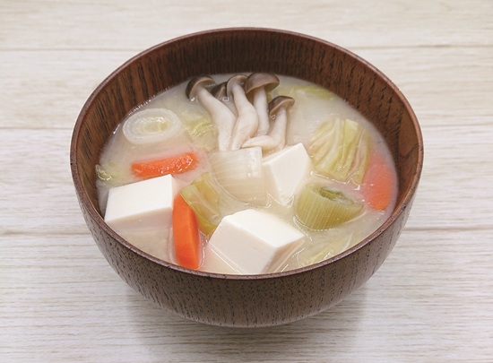 野菜たっぷりみそ汁