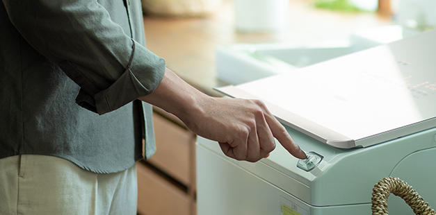 洗剤を量って入れなくていい。洗濯に不慣れでもボタンを押すだけ。