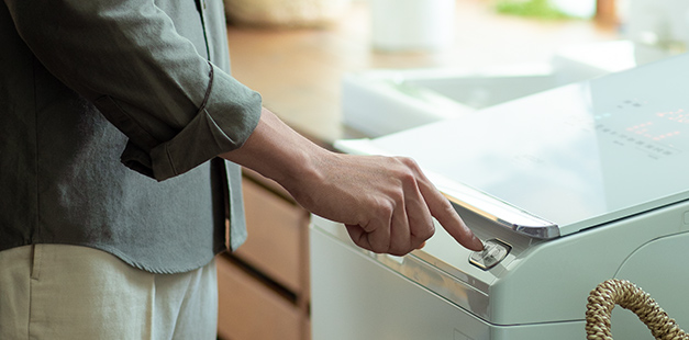 洗剤を量って入れなくていい。洗濯に不慣れでもボタンを押すだけ。